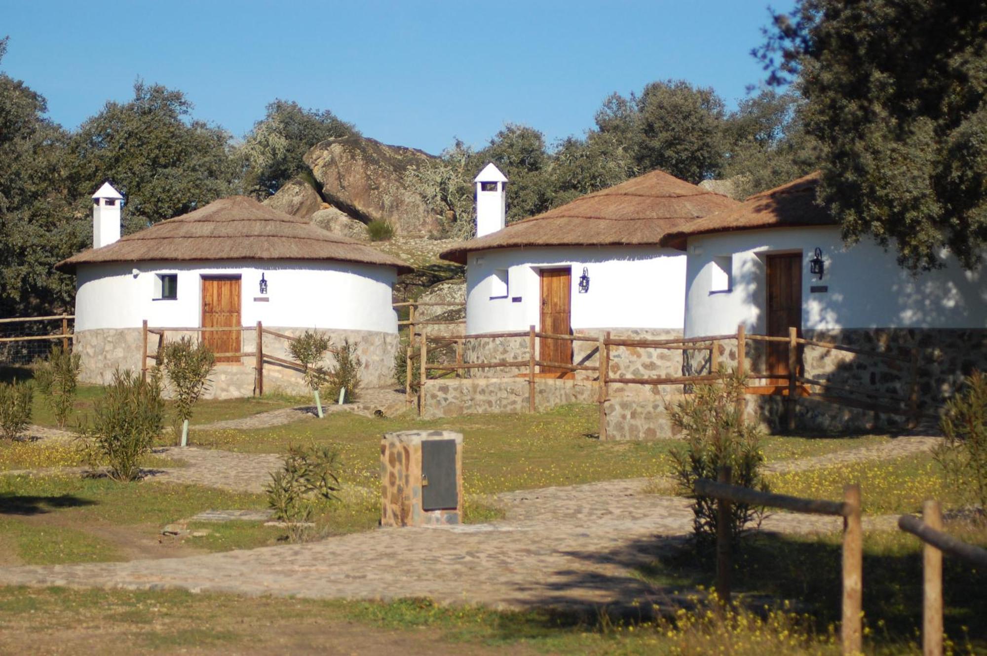 Los Chozos De La Roca La Roca de la Sierra 외부 사진