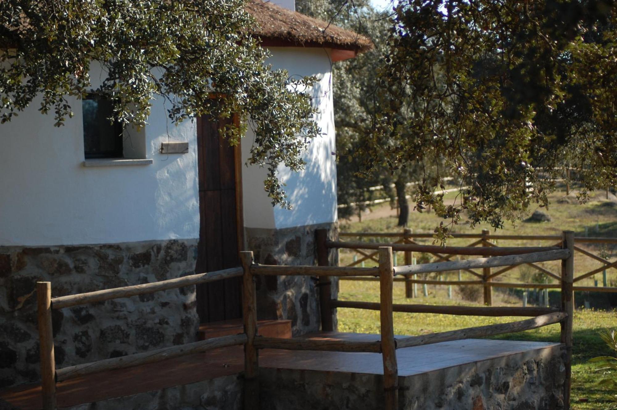 Los Chozos De La Roca La Roca de la Sierra 외부 사진
