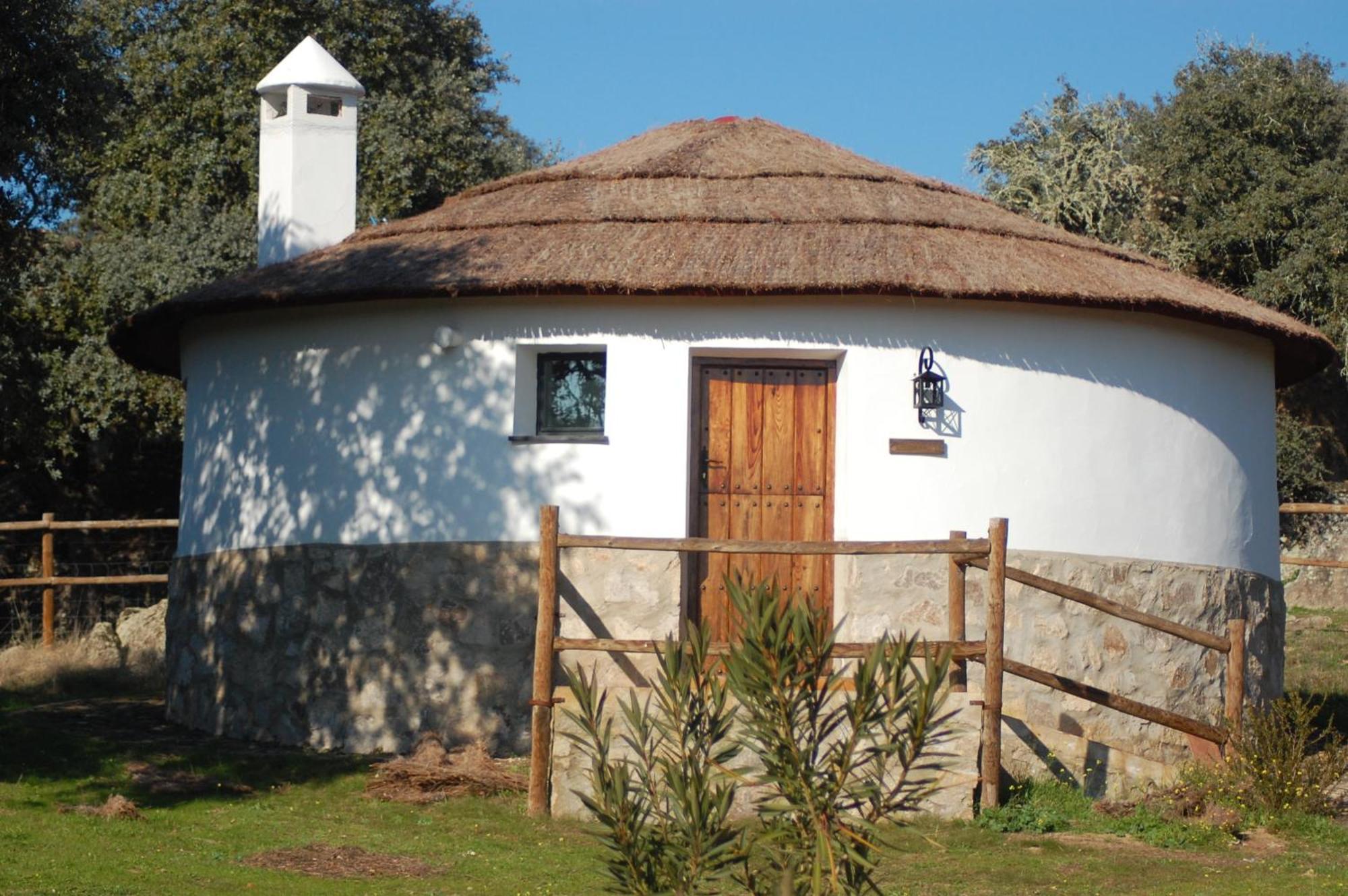 Los Chozos De La Roca La Roca de la Sierra 외부 사진